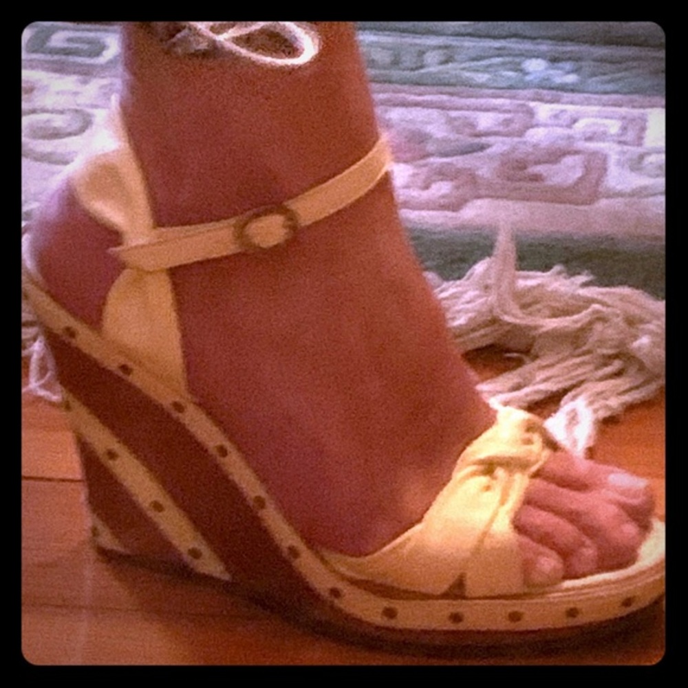 FENDI Yellow Leather Strappy Wood Wedge Sandals👡